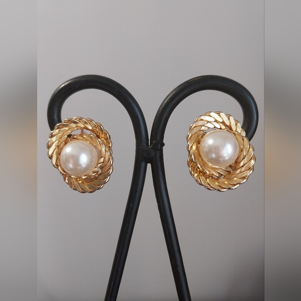 Pierre Cardin Gold and Pearl Earrings - Picture 2 of 8